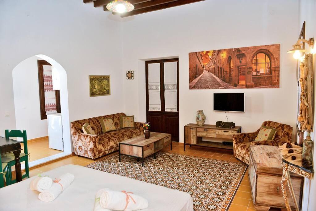 Meandros Suite In Old Town Rhodes City ภายนอก รูปภาพ
